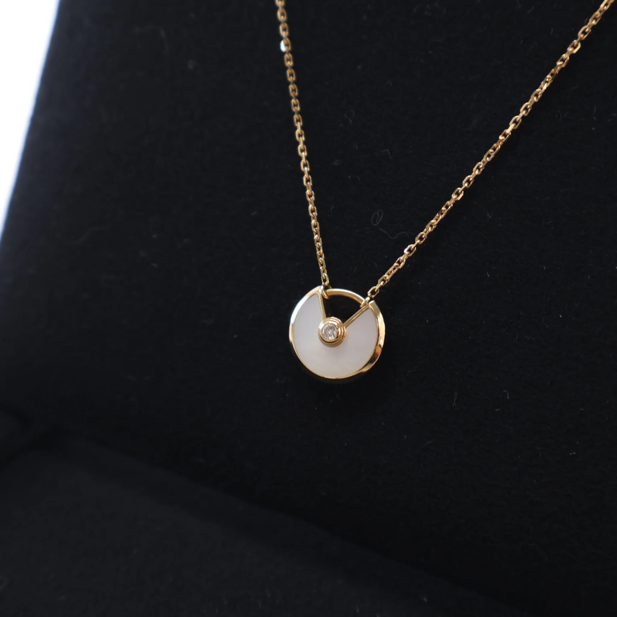 Cartier Mother of Pearl Amulette de Cartier Pendant Necklace - Image 7