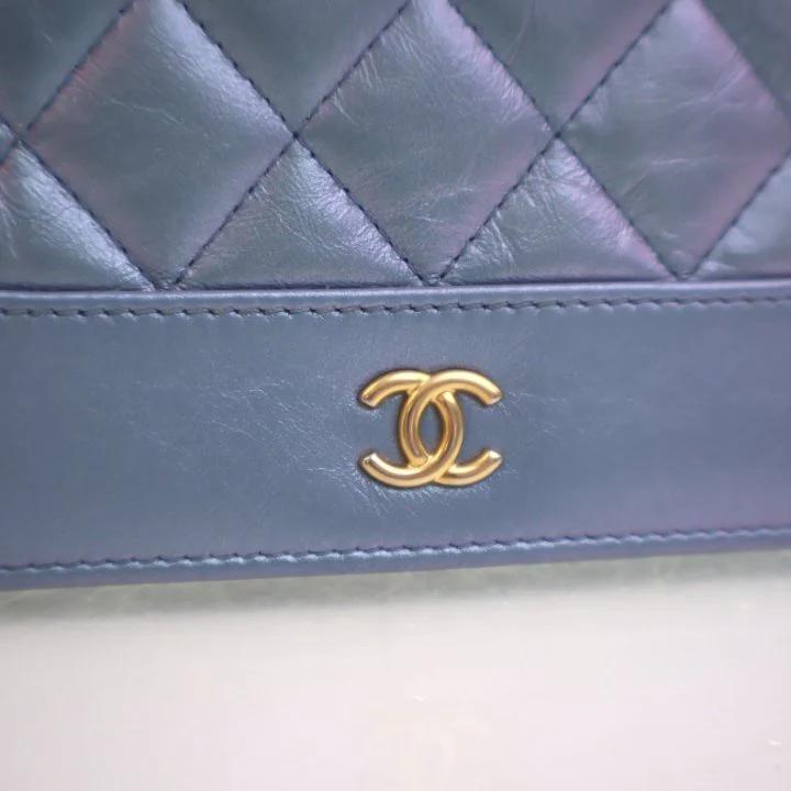 Chanel Calfskin Gabrielle Wallet On Chain (WOC) - Image 4