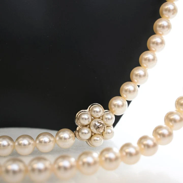 Chanel CC Cluster Pearl Necklace - Image 10