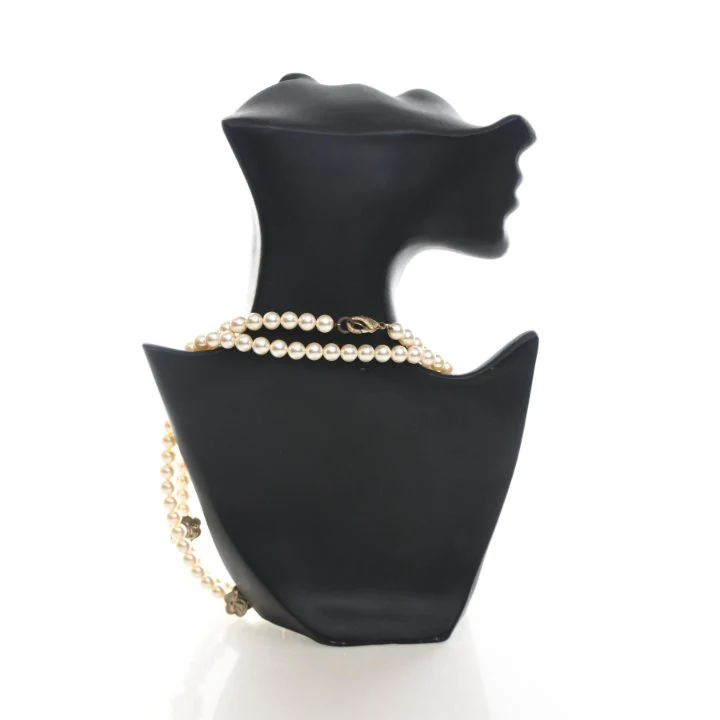 Chanel CC Cluster Pearl Necklace - Image 4