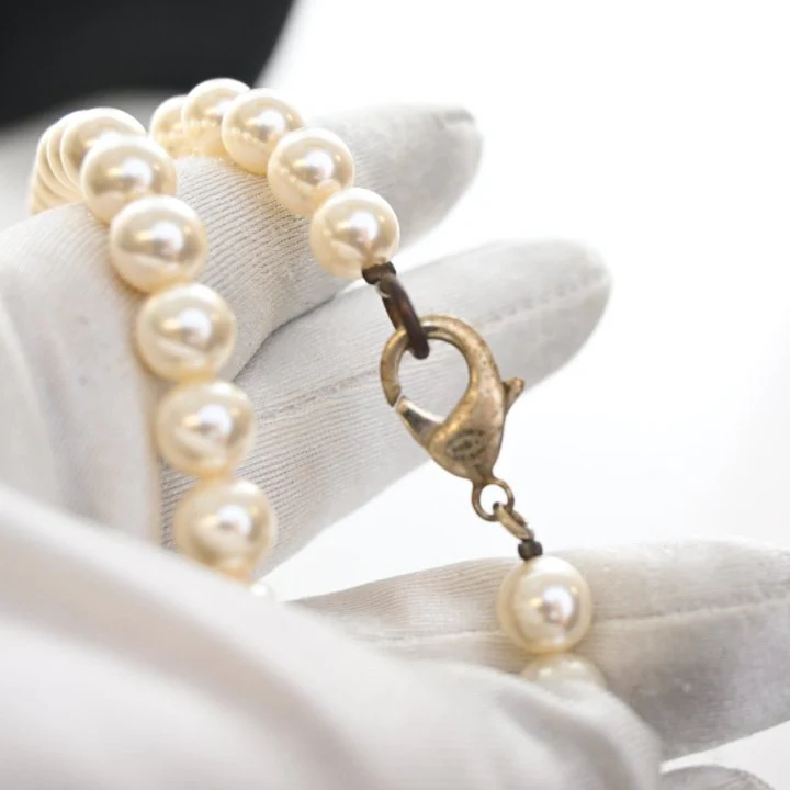 Chanel CC Cluster Pearl Necklace - Image 7