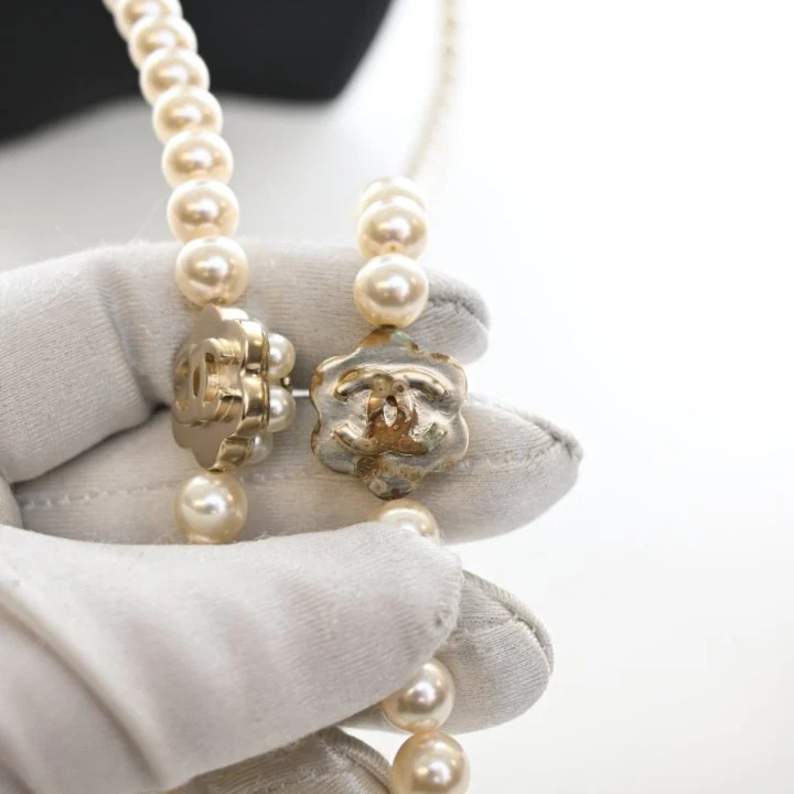 Chanel CC Cluster Pearl Necklace - Image 9