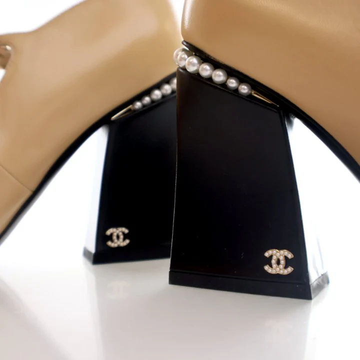 Chanel CC Pearl Mary Jane Pumps Sz 38 - Image 6