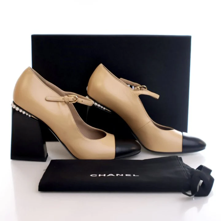 Chanel CC Pearl Mary Jane Pumps Sz 38 - Image 8