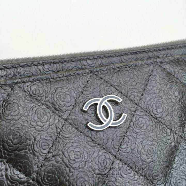 Chanel Grey Camellia Quilted Lambskin Zip Pouch - Image 5