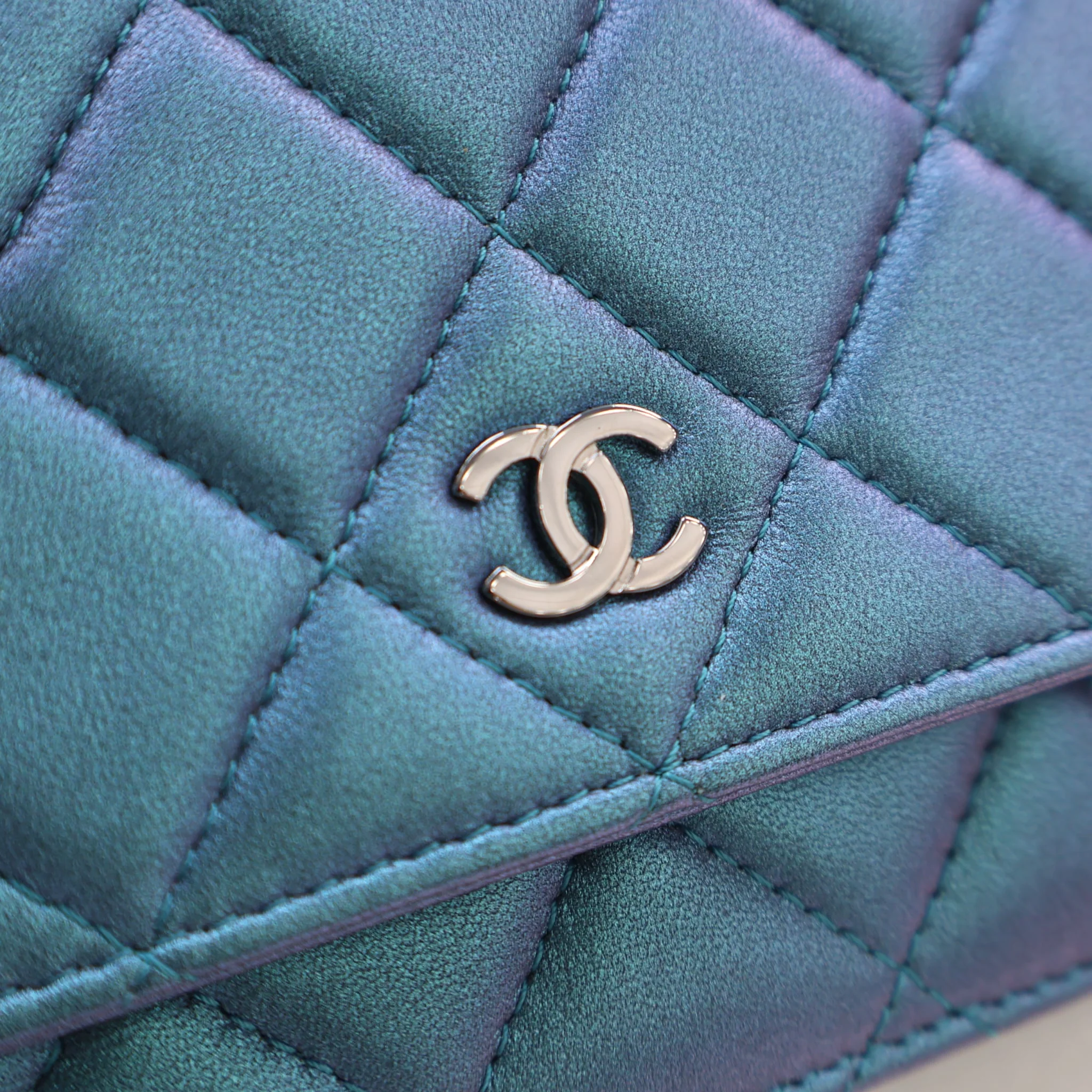 Chanel Iridescent Lambskin Wallet On Chain (WOC) - Image 4