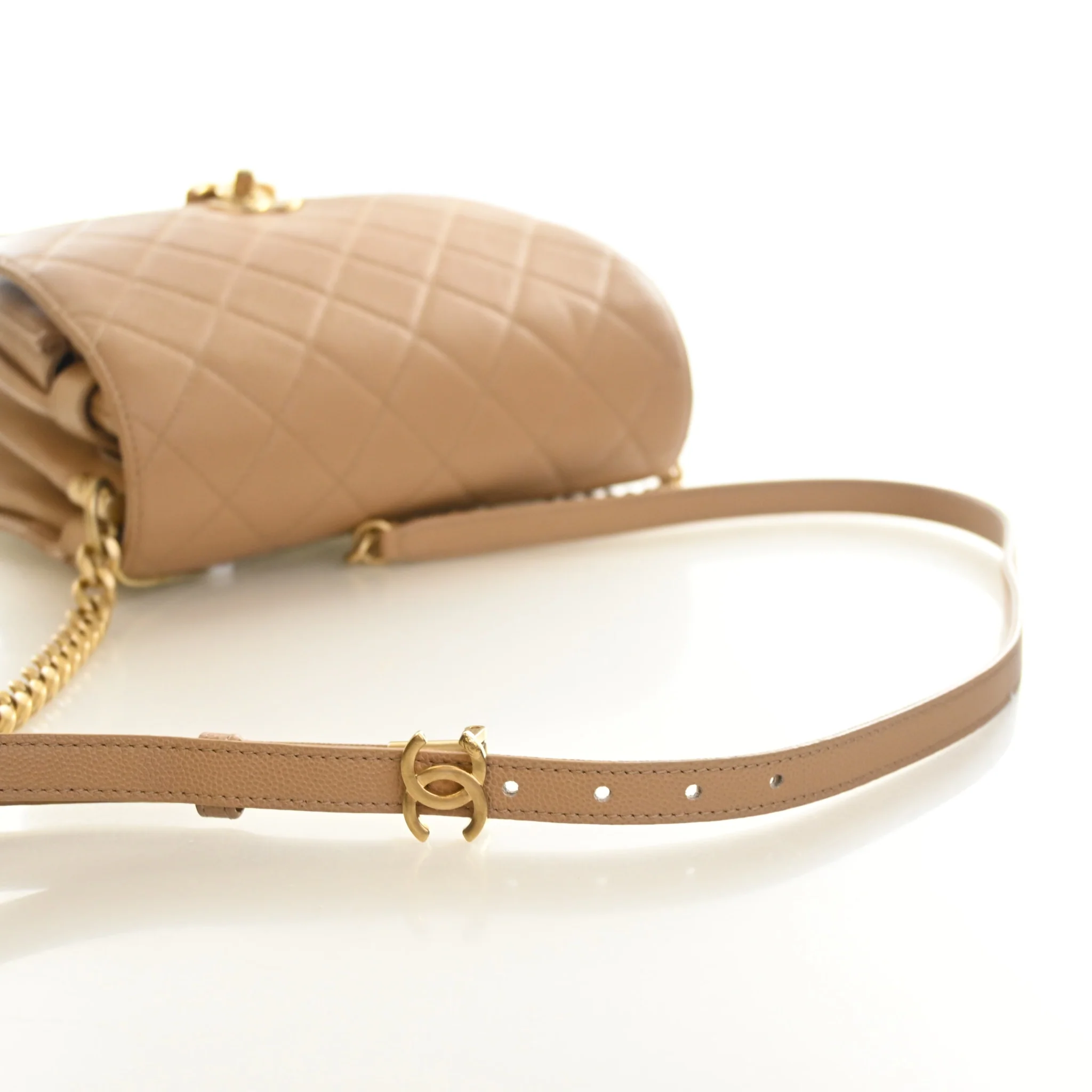 Chanel Medium Caviar Messenger - Image 10