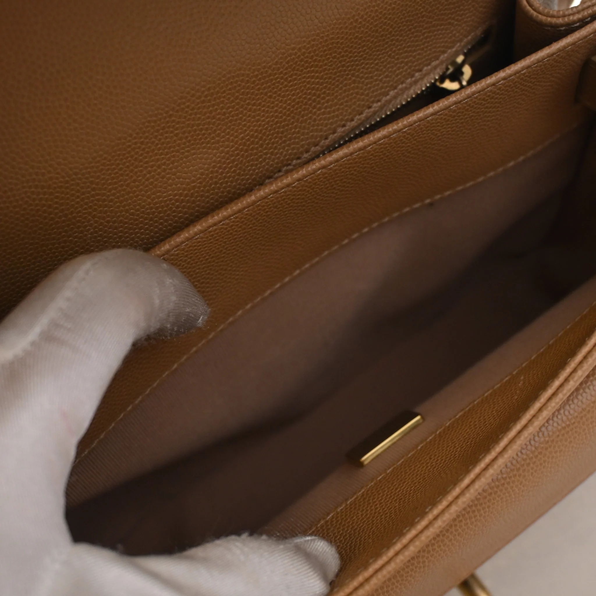 Chanel Medium Caviar Messenger - Image 12