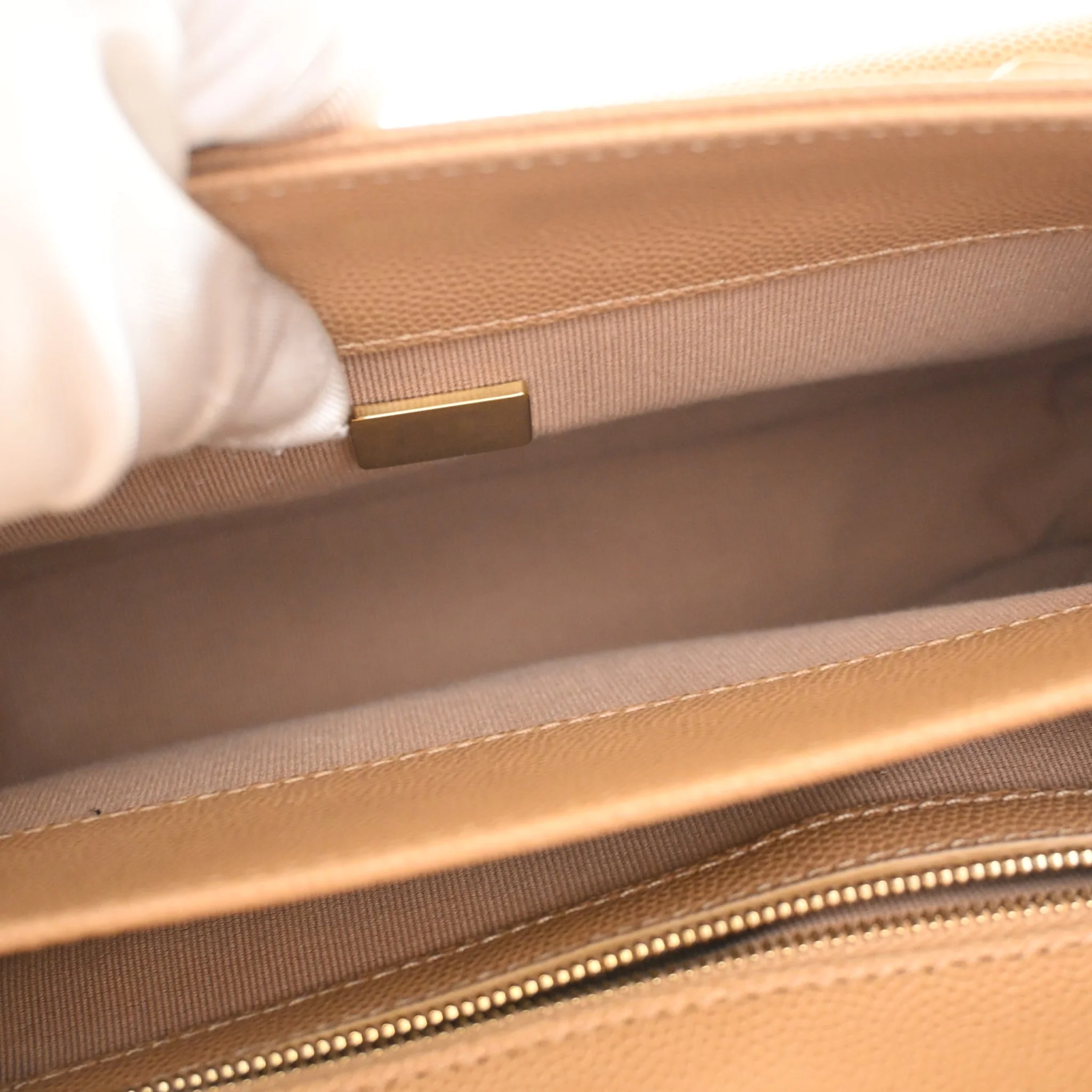 Chanel Medium Caviar Messenger - Image 13