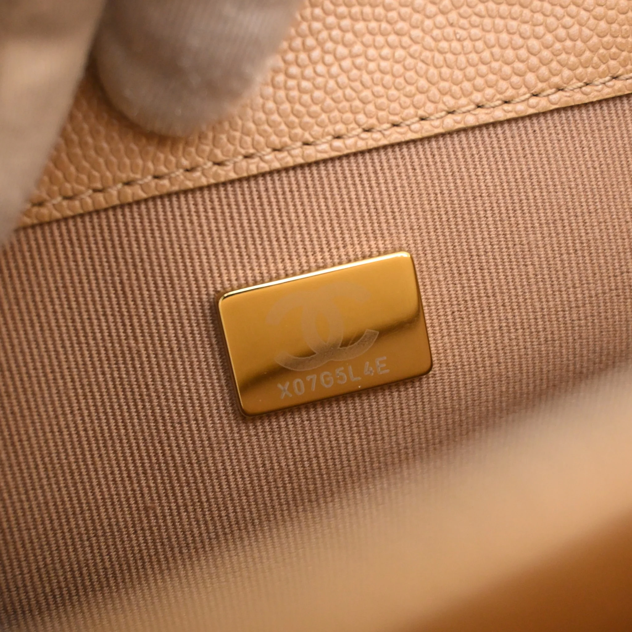 Chanel Medium Caviar Messenger - Image 14