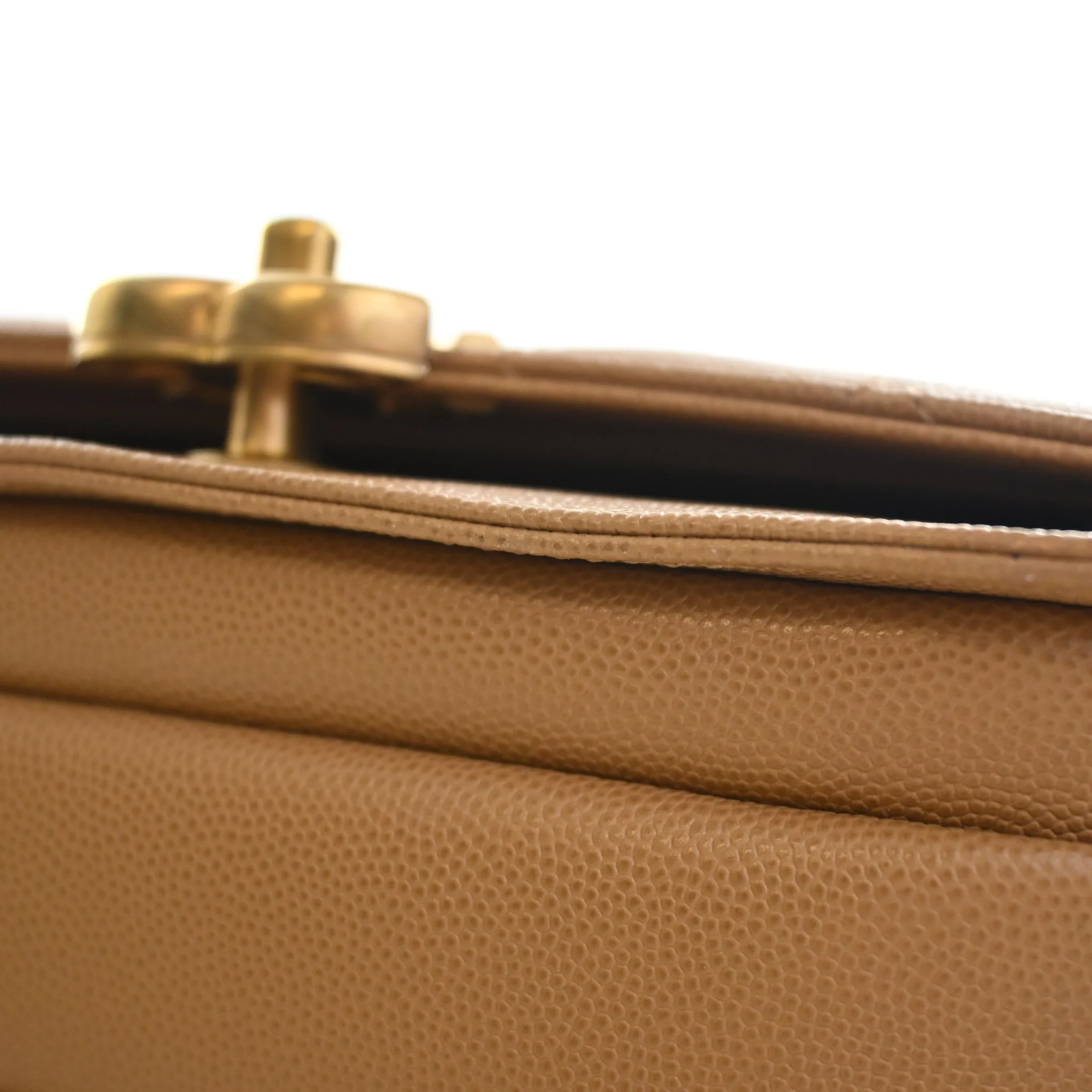 Chanel Medium Caviar Messenger - Image 15