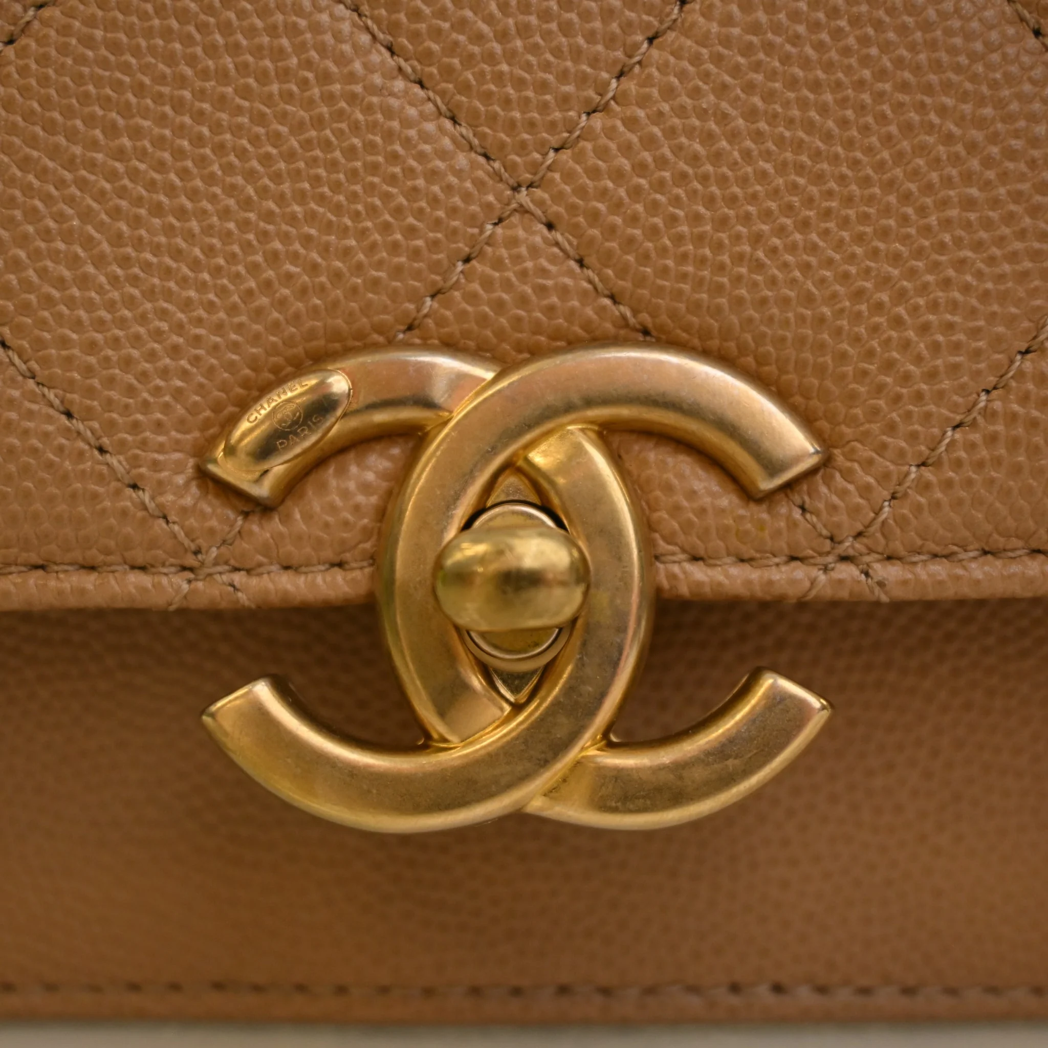 Chanel Medium Caviar Messenger - Image 4