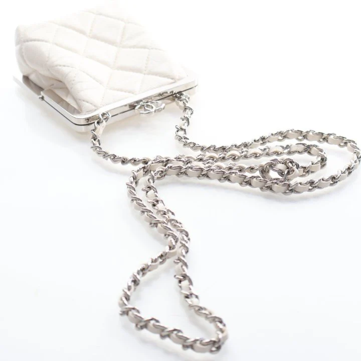 Chanel Mini Crinkled Calfskin Acrylic CC Kiss-Lock Clutch With Chain - Image 10