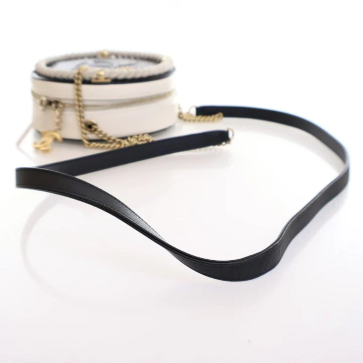 Chanel Small Crumpled Calfskin En Vogue Round Bag - Image 10