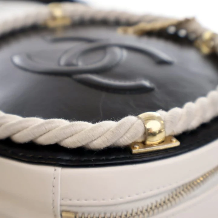 Chanel Small Crumpled Calfskin En Vogue Round Bag - Image 16
