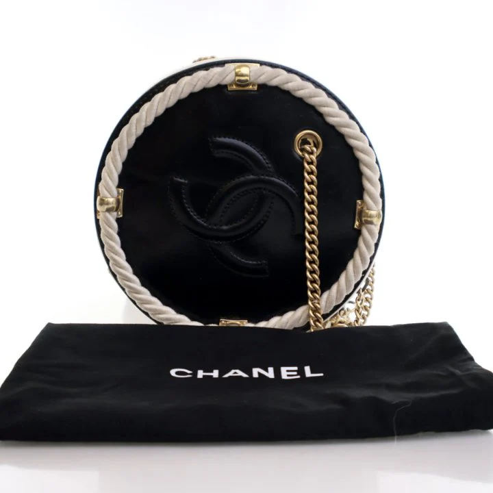 Chanel Small Crumpled Calfskin En Vogue Round Bag - Image 18