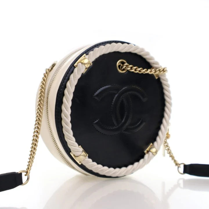 Chanel Small Crumpled Calfskin En Vogue Round Bag - Image 2
