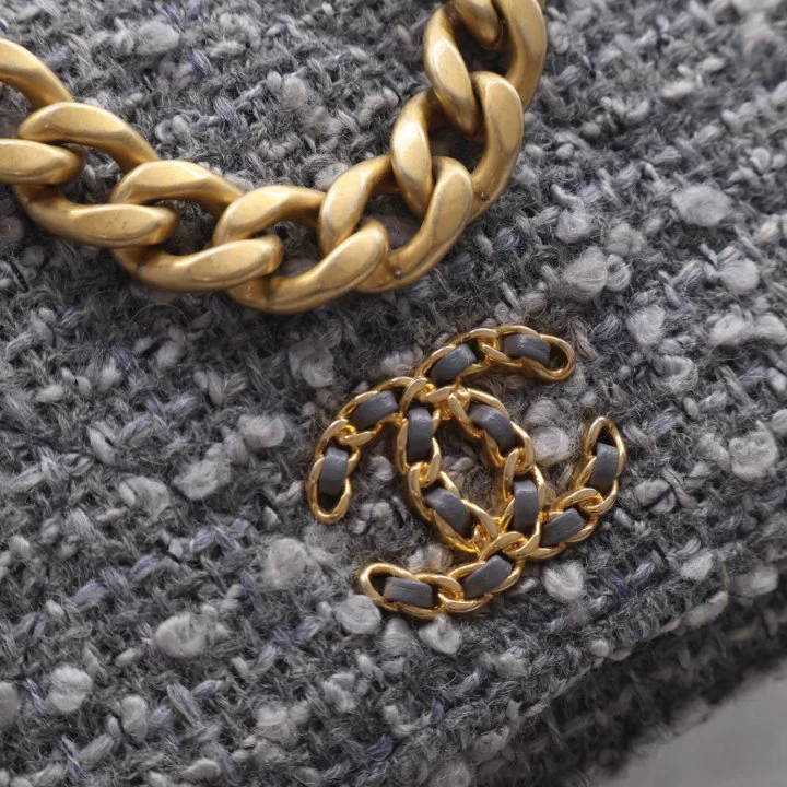 Chanel Tweed 19 Wallet On Chain (WOC) - Image 4