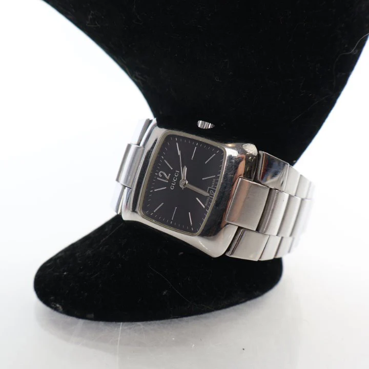 Gucci Silver Watch - Image 6