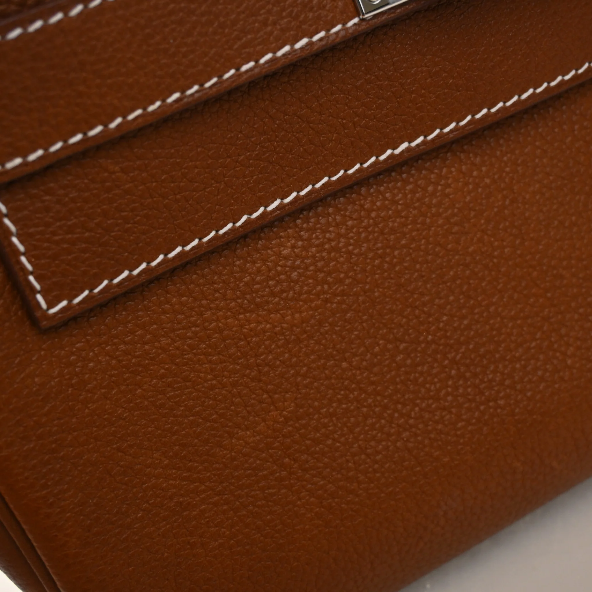 Hermes Gold Barenia Kelly Messenger PM - Image 16
