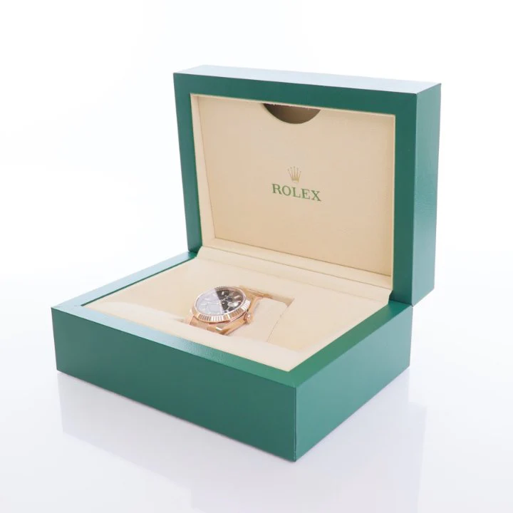 Rolex Sky-Dweller Oyster Everose Gold Chocolate 42 - Image 3