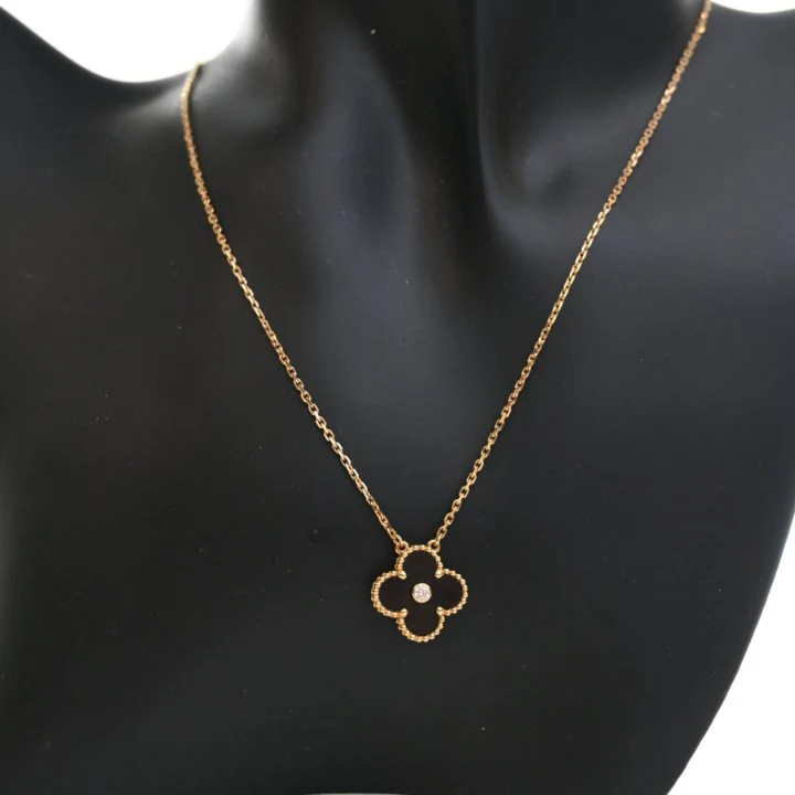 Van Cleef & Arpels Holiday 2016 Onyx Vintage Alhambra Pendant Necklace - Image 4